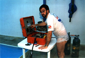 CE9810_03a.jpg (27406 bytes)