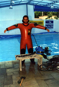 CE9810_05a.jpg (27856 bytes)