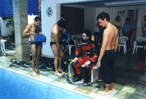 CE9810_14a.jpg (26044 bytes)