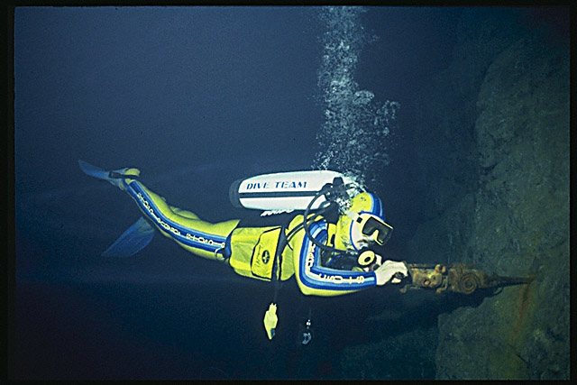 Img0043.jpg (51827 bytes)